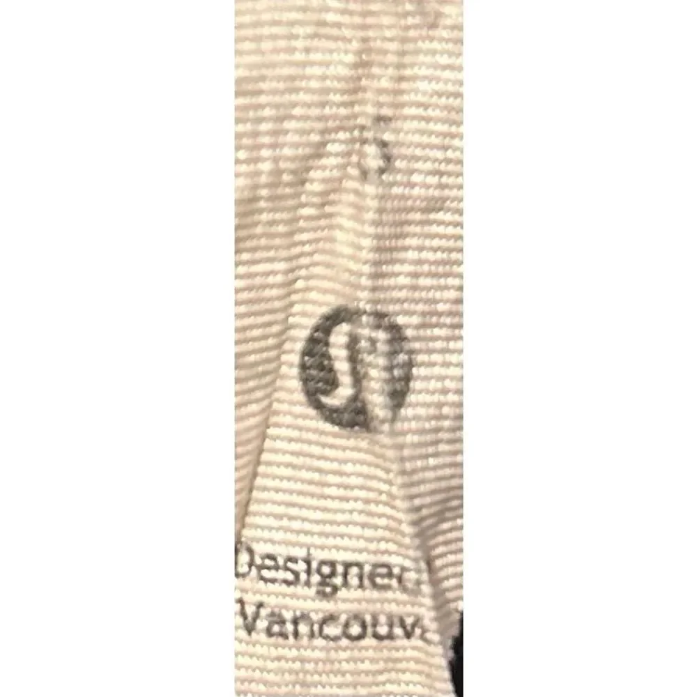 Lululemon black leggings size 6 - Picture 3 of 3
